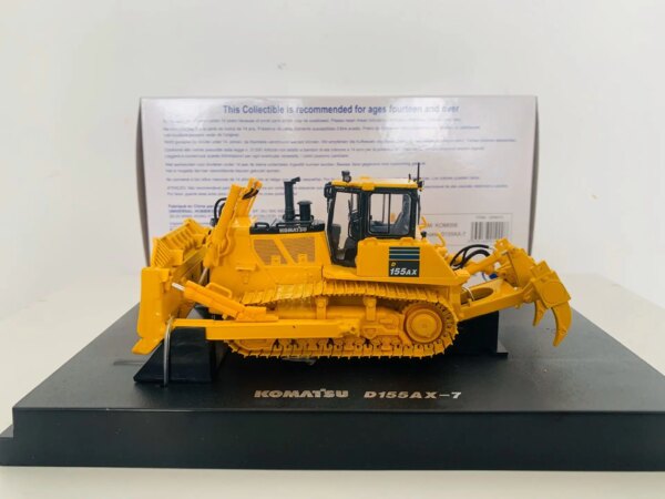 Komatsu D155AX-7 Bulldozer 1:50 Scale Die-Cast Model UH8010 New in Original Box