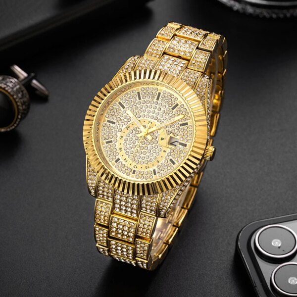 Classics Design Men Watch Fashion Full Diamond Bling Bling Quartz Timepiece Luxury Crystal Bracelet Automatic Calendar Watches