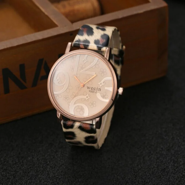 Fashion lady personality leopard print watch with creative font dial gift watch